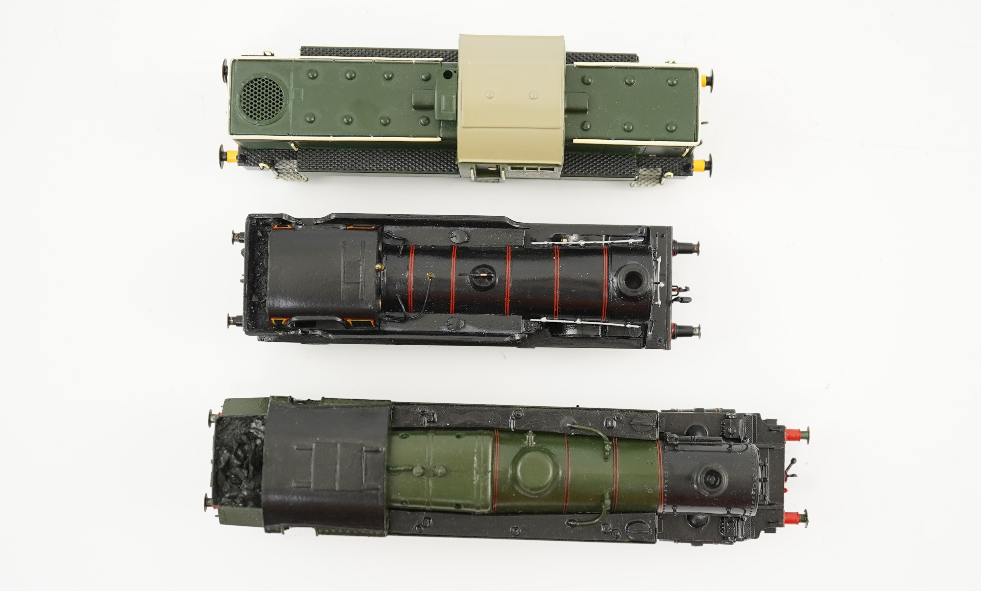 Three 00 gauge brass and white metal kit built locomotives; an SER Sterling R class 0-6-0T, 335, together with a BR Standard class 3 2-6-2T, 82005, and a BR class 14 0-6-0 diesel hydraulic locomotive, constructed, painte